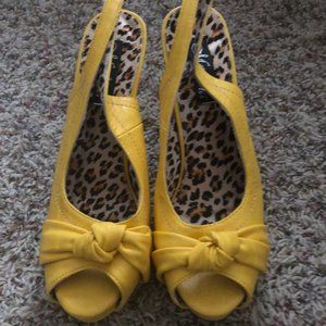 Yellow Strapback Summer Sandals